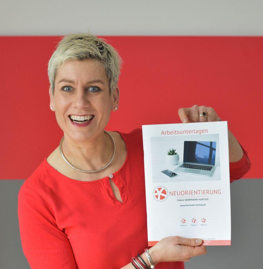 tanja-stolz-auf-unterlagen